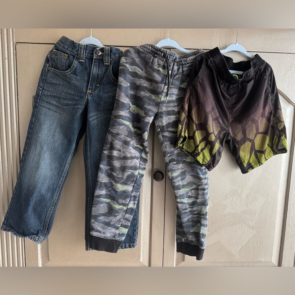 Boys lot of 3: Camo Print Jogger Pants, wrangler jeans, Russell shorts size 6/7
